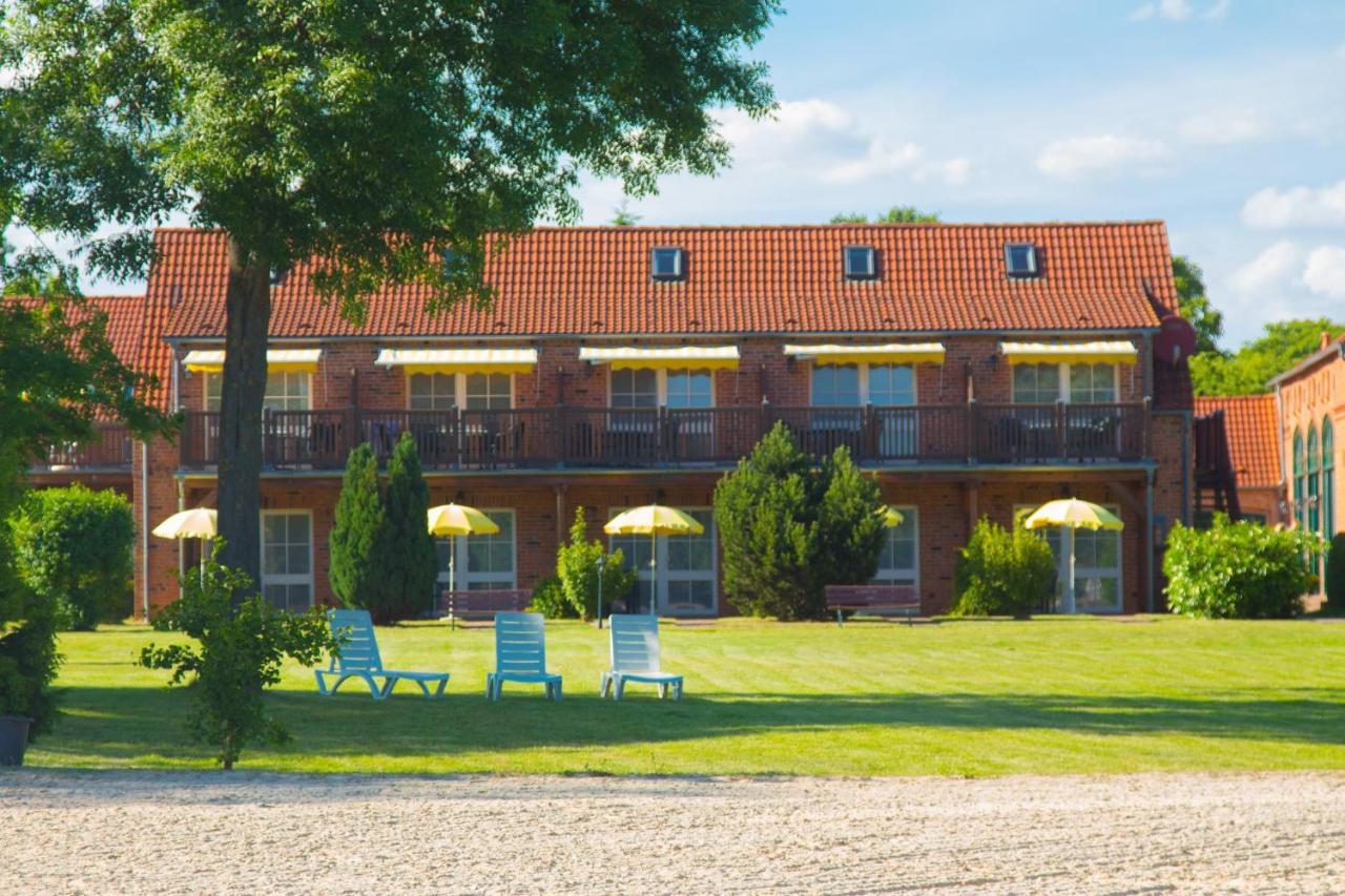 Ferienpark Mecklenburg Hotel Ziegendorf Buitenkant foto